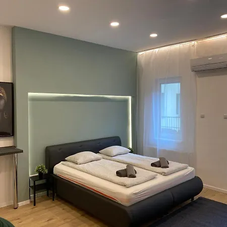 Center Of 3 דירה