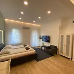 Center Of 3 * Budapest
