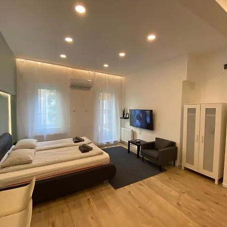Center Of 3 * Budapest