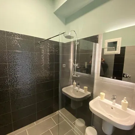 Apartment Center Of 3 *