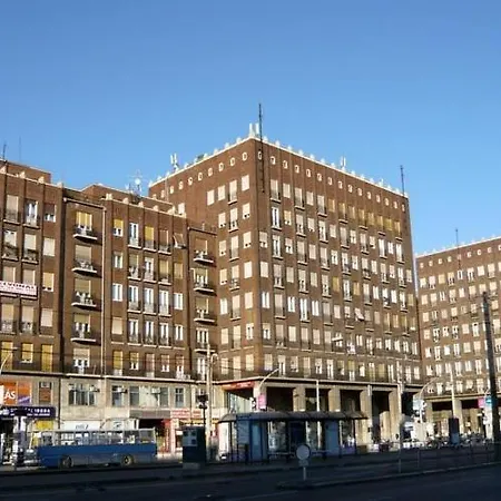 Apartment Center Of 3 *