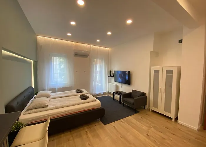 Center Of 3 * Budapest